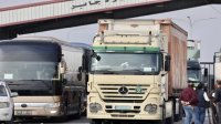 وزير الصناعة من معبر جابر: 500 شاحنة عبرت من الأردن إلى سوريا خلال 3 أيام