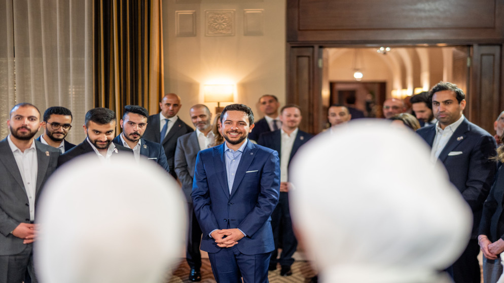 ولي العهد يقيم مأدبة إفطار لشباب وشابات برنامج "خطى الحسين"