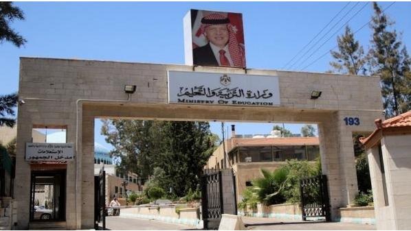 وزير التربية يعمم باحتساب العطل الرسمية من الإجازة السنوية إذا وقعت أثنائها