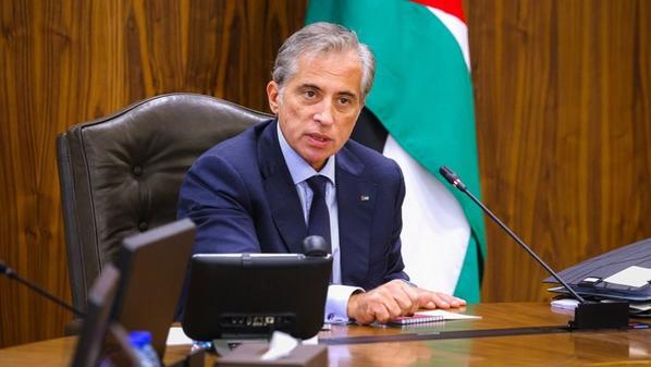 رئيس الوزراء: هذه الحكومة يهمها المواطن ولا مكان في القطاع العام لمن لا يكترث
