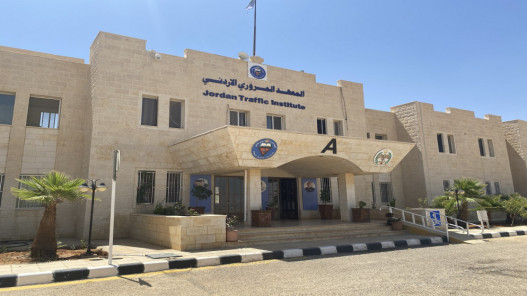استخدام الخرائط أثناء القيادة يزيد الحوادث في الاردن - تفاصيل