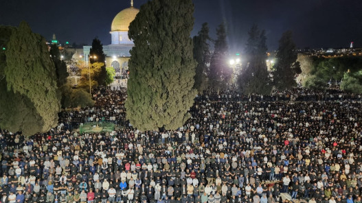 180 ألف مصلٍ يؤدون العشاء والتراويح في المسجد الأقصى المبارك