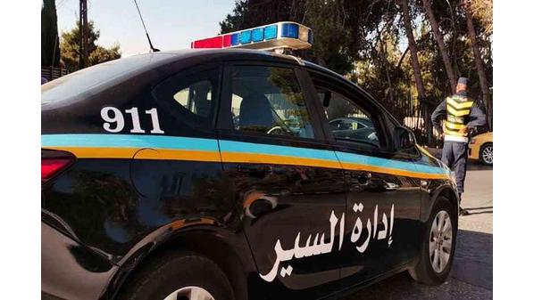 ضبط سائق قاد مركبته للخلف بصورة خطرة واستعراضية بالشارع العام في البقعة