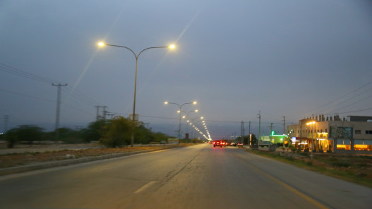 تنفيذ مشروع صيانة لإنارة طريق العدسية-البحر الميت