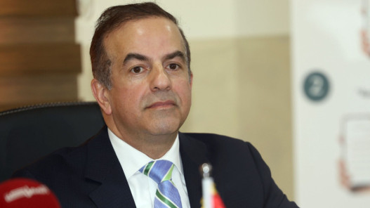 وقف طلبات الحضور الشخصي لإصدار الشهادات المسجلة مسبقا وحصر طلبها إلكترونيا