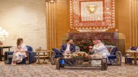 ولي العهد يلتقي ملك البحرين في زيارة خاصة