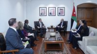 وزير الخارجية يلتقي بول غروف