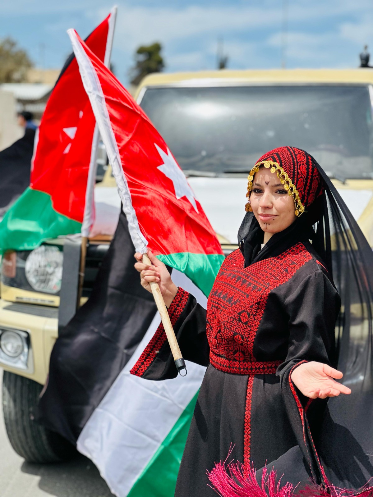 الكلية الجامعية الوطنية للتكنولوجيا تحتفل بيوم العلم وتثمن جهود نشامى الأجهزة الأمنية المباركة - صور