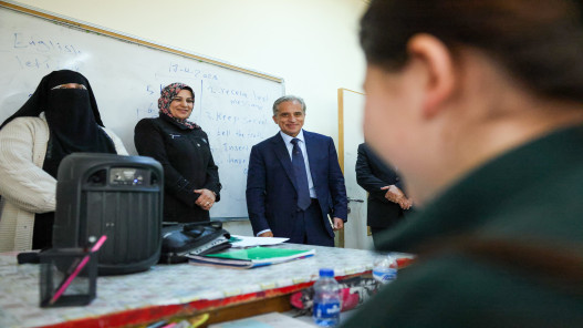 رئيس الوزراء يوجه بدارسة تأسيس صناديق تمويل ميسرة للمعلمين والمعلمات