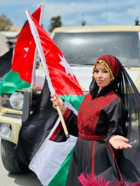الكلية الجامعية الوطنية للتكنولوجيا تحتفل بيوم العلم وتثمن جهود نشامى الأجهزة الأمنية المباركة - صور
