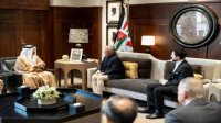 الملك يستقبل وزير الداخلية البحريني راشد بن عبدالله آل خليفة