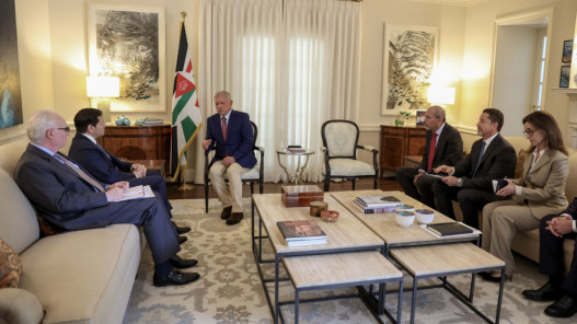 الملك يؤكد لدى اجتماعه بوزير الخارجية الأميركي ضرورة وقف إطلاق النار بغزة