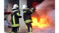 إخماد حريق ضخم اندلع داخل مستودع منسوجات في عمّان