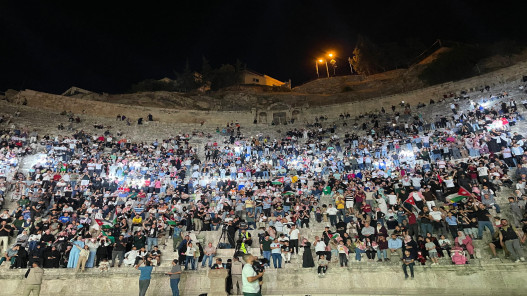الألعاب النارية تزين سماء المملكة الليلة احتفالا بعيد الاستقلال الـ 79