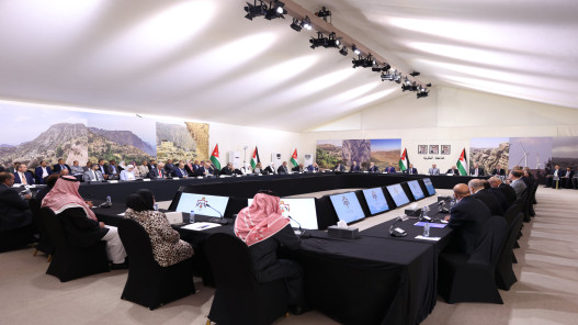 الحكومة: ملتزمون بإنفاذ المشاريع وسنرصد التمويل اللازم لها في الموازنة