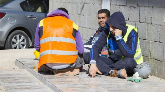 وزارة العمل: وقف استقدام العمالة لا يشمل العاملين في المنازل
