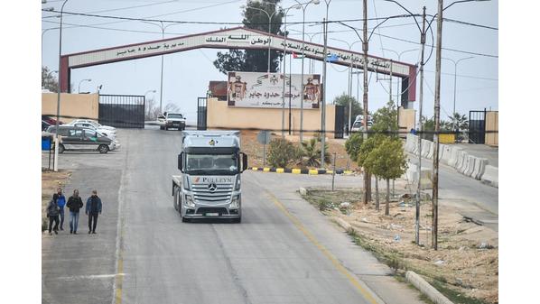نشاط كبير في حركة الشحن عبر مركز جابر بالاتجاهين