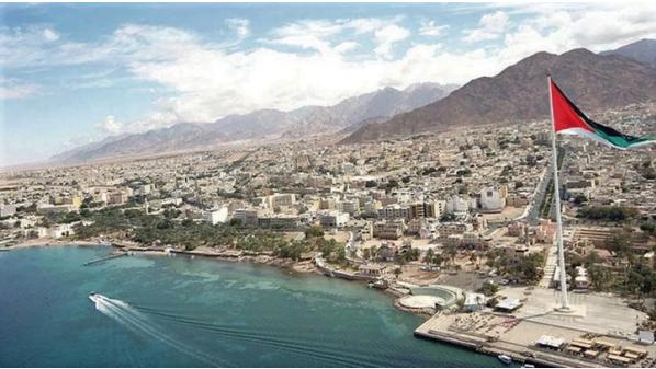 محافظ العقبة يوقف أحد أخطر فارضي الأتاوات: وربطه بكفالة عدلية نصف مليون دينار