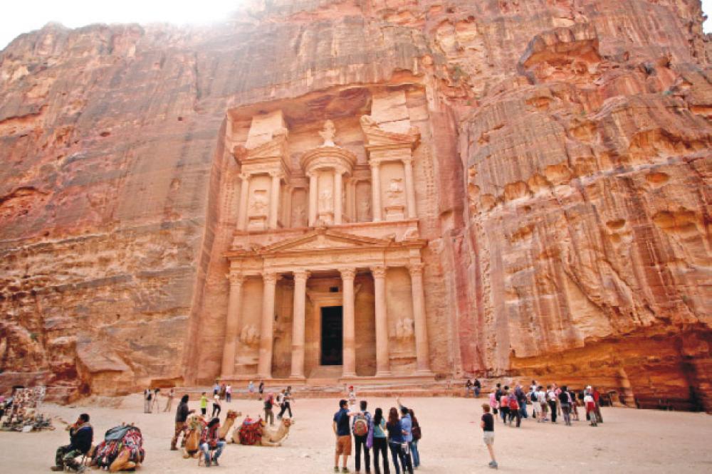 قرابة 4 مليون زائر ... ارتفاع عدد زوار الأردن 15.6%