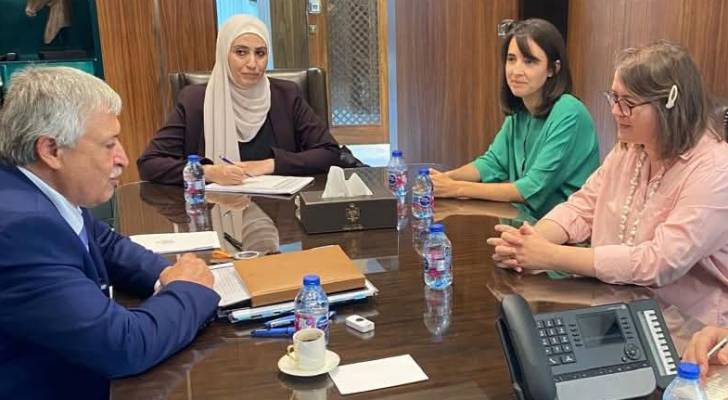 ملف النقل العام واللوجستيات على طاولة المباحثات الأردنية البريطانية