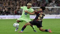 هدف عكسي متأخر يقود برشلونة لانتصار صعب 3-2 على ليفانتي بالدوري الإسباني