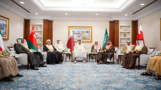بيان: قادة دول الخليج يوجهون القيادة العسكرية الموحدة بتفعيل آليات الدفاع المشترك وقدرات الردع
