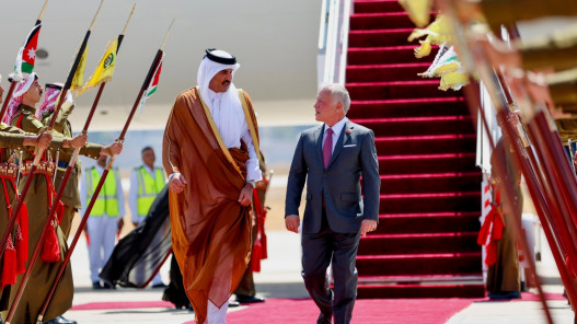 الملك لأمير قطر: سنواصل العمل من أجل خدمة القضايا العربية والإسلامية