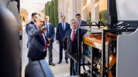 الملك يطلع على عمل وحدات دعم مبتوري الأطراف المتنقلة التابعة لـ"استعادة الأمل"