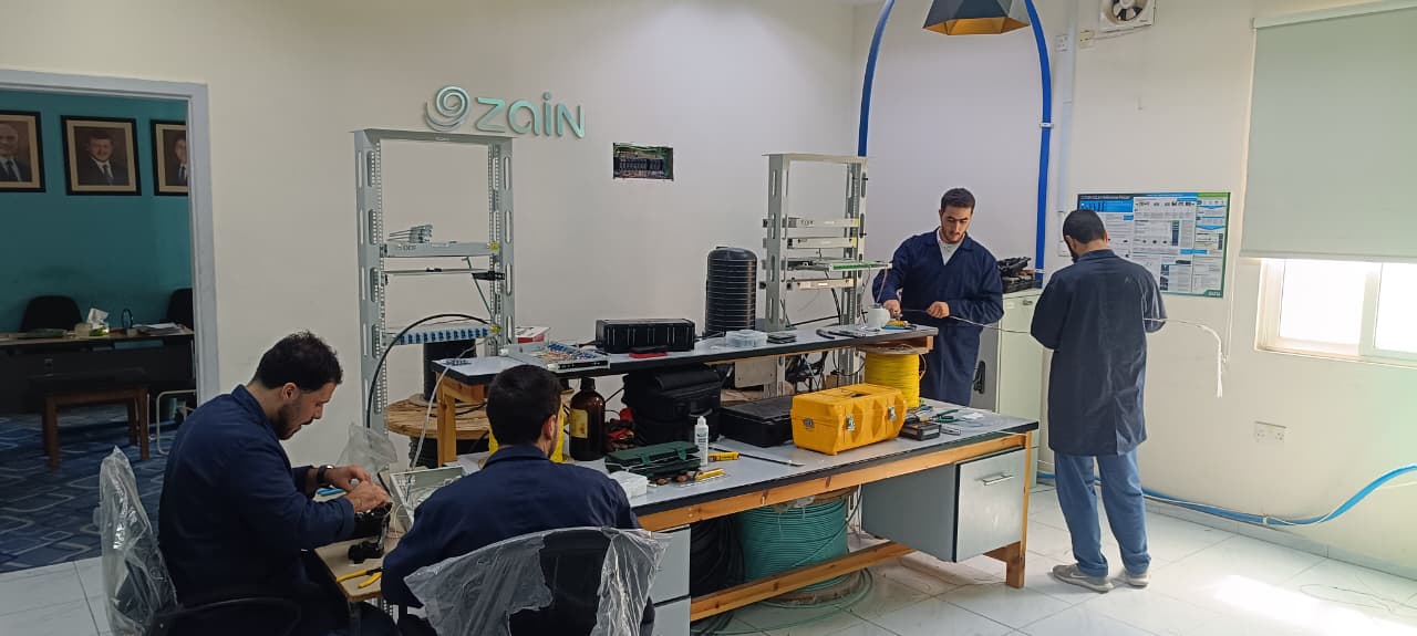 تجاوز عدد المستفيدين من الدورات 90 شاب وشابّة.. زين والتدريب المهني تختتمان دورة التدريب المجانية على تكنولوجيا "الفايبر"