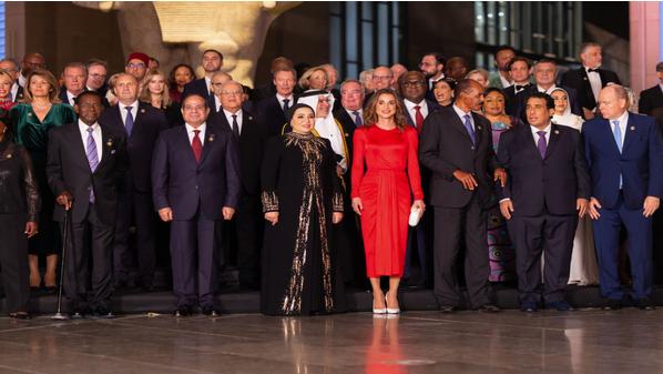 مندوبة عن الملك.. الملكة رانيا تحضر افتتاح المتحف المصري الكبير