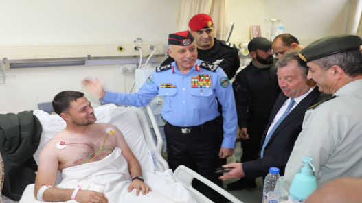 مديرا المخابرات العامة والأمن العام يطمئنان على مصابي المداهمة الأمنية في الرمثا