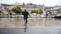 استمرار تأثير المنخفض الجوي حتى مساء اليوم ومنخفض جديد فجر الثلاثاء