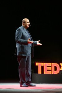 د. ماهر الحوراني يدشّن افتتاح منصة TEDxAAU بالتأكيد على مواكبة التطور وسرعة اتخاذ القرار