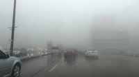 الدوريات الخارجية تحذر من تدني الرؤية بسبب الضباب وتدعو للالتزام بالسلامة المرورية