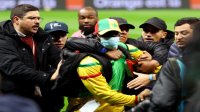 أمم إفريقيا.. رئيس "الفيفا" يدين مشاهد "غير مقبولة" خلال النهائي