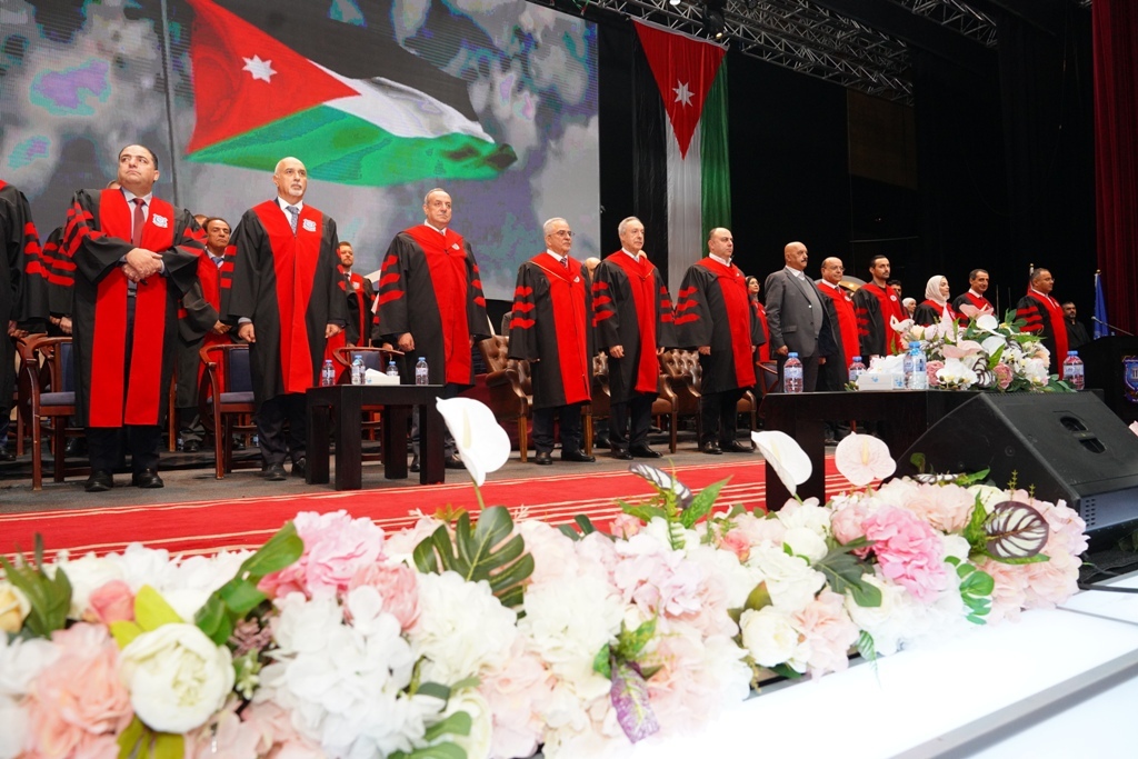 بالصور ... دولة الكباريتي  يرعى اليوم الأول لإحتفال عمان الأهلية بتخريج طلبتها للفصل الأول من الفوج 33