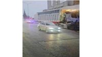 تدهور تريلا واصطدامها بأعمدة جسر الفردوس يعطل المسرب الأيسر