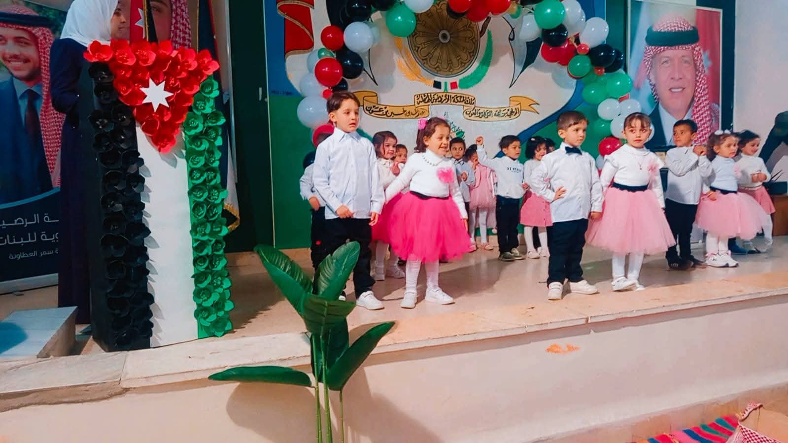 برعاية مدير الشؤون التعليمية “موسى الخلايلة”.. تخريج أطفال روضة شعاع الأمل للمرحلتين KG1 وKG2
