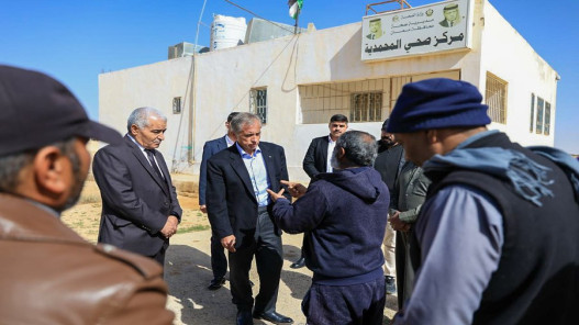 رئيس الوزراء يبدأ جولة ميدانية في محافظات الجنوب