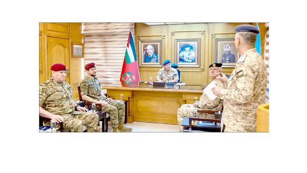 الملك : فخور بالجيش ومعنوياته العالية