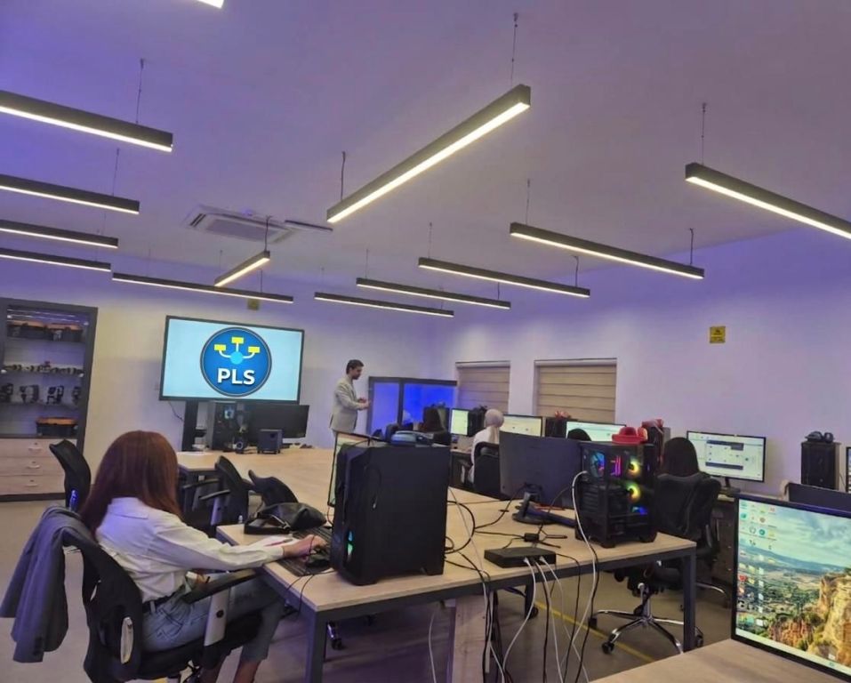 عمان الاهلية تعقد ورشة عمل لطلبة الدراسات العليا بأساسيات برمجية  SmartPLS عقدت كلية