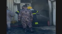 إصابتان إثر حريق داخل مصنع للبلاستيك في مدينة الحسن الصناعية بإربد