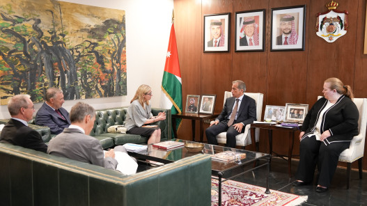 رئيس الوزراء يبحث مع المديرة المنتدبة لشؤون العمليات في البنك الدولي أولويات التعاون المشترك