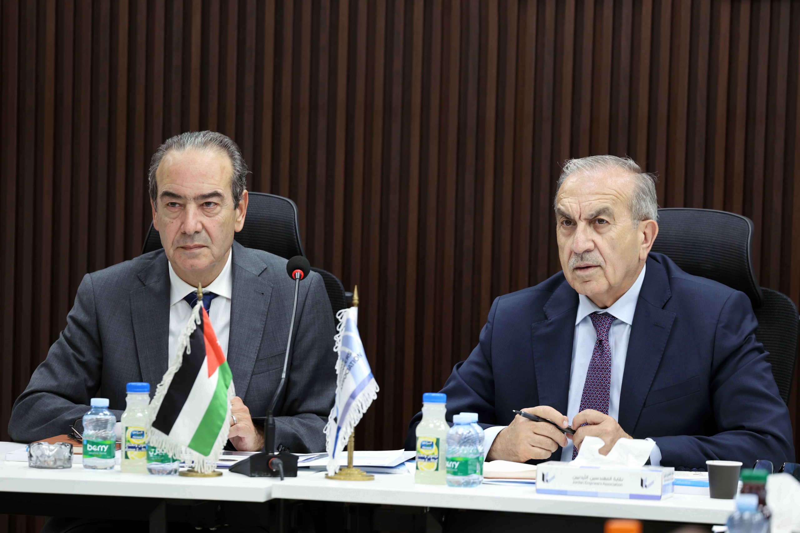 نقابة المهندسين تطلع وزير الأشغال على مخرجات عمل اللجنة التوجيهية لصندوق التقاعد ولجنة تعديل التشريعات