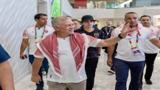 الملك للنشامى: أسستم لنجاحات مقبلة.. ويصف الجماهير الأردنية بالوفية