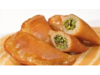 القطايف طبق الحلويات الأكثر شعبية في رمضان