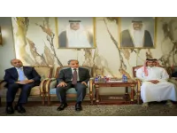 رئيس الوزراء يزور السفارة القطرية معزيا بوفاة الأمير الشيخ حمد بن خليفة آل ثاني