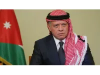 الملك يغادر إلى الدوحة لتقديم العزاء بوفاة الشيخ حمد