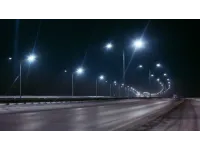 اعتداء على شبكة الإنارة يتسبب بانقطاع الكهرباء على طريق البحر الميت - العدسية