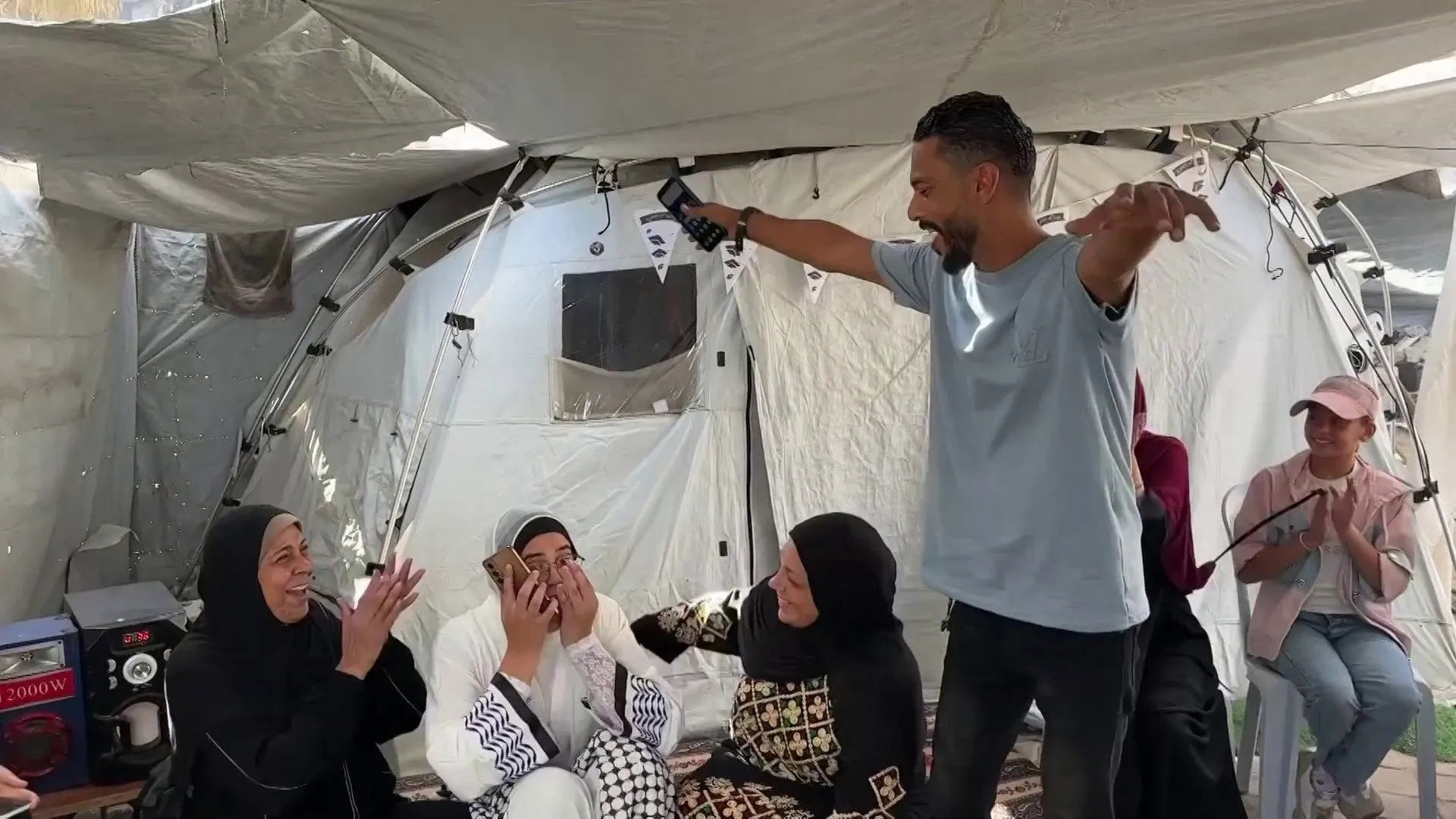 قصص صمود طلاب غزة في نتائج التوجيهي وسط ركام الحرب